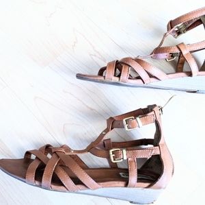 Steve Madden Tan Boho Wedge Sandals. Zipper at Back. Sz 7. Pls see images.